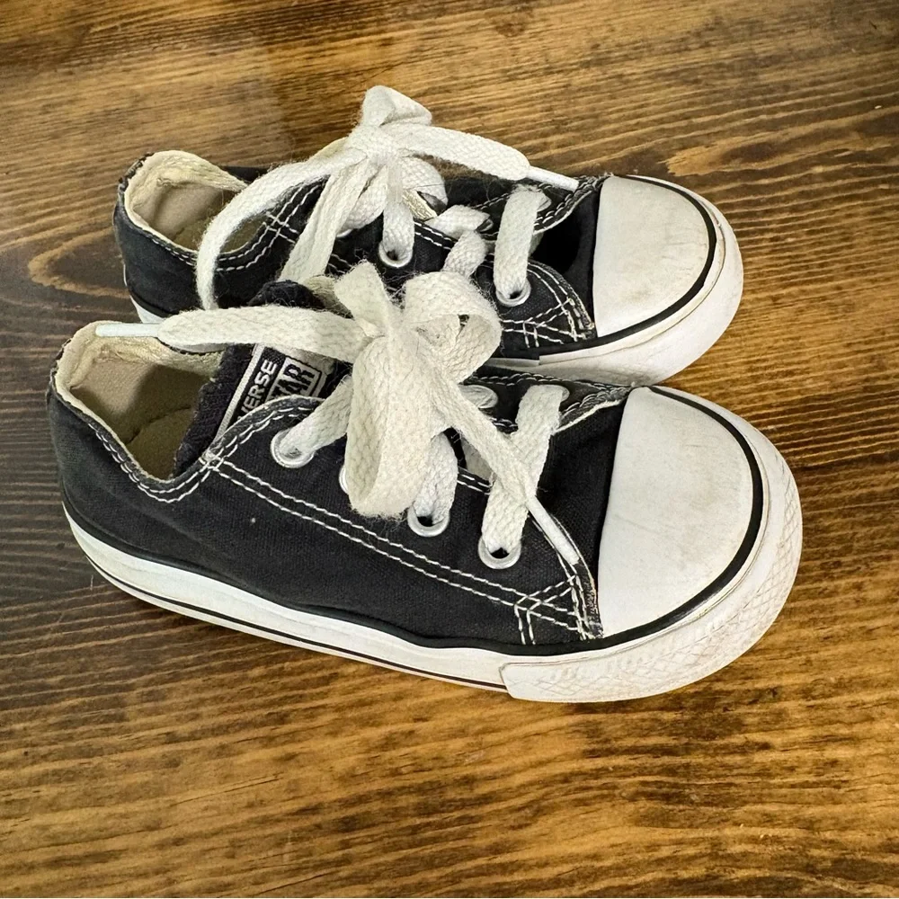 Converse Black Sneakers Size 7‎